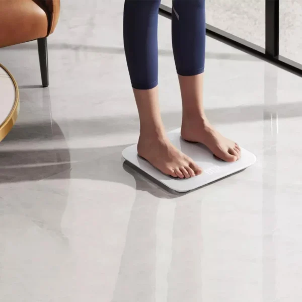 ایستادن روی ترازو دیجیتال هوآوی مدل Scale 3